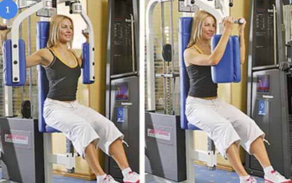 Упражнение Бабочка на тренажере для женской груди